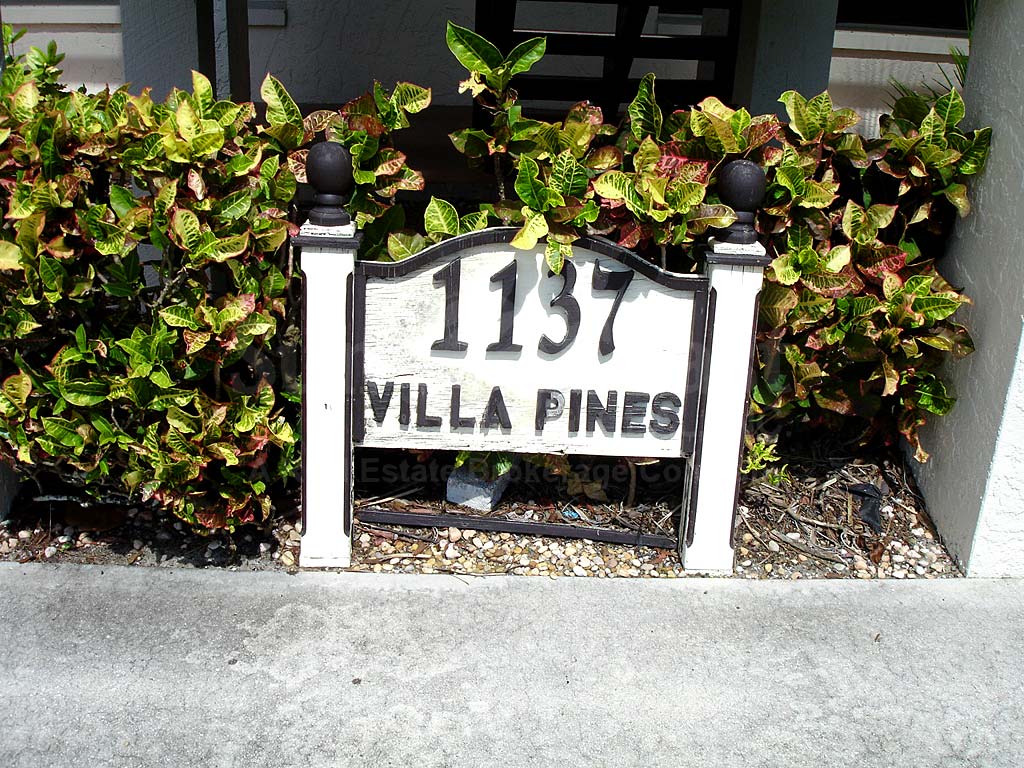 Villa Pines Signage